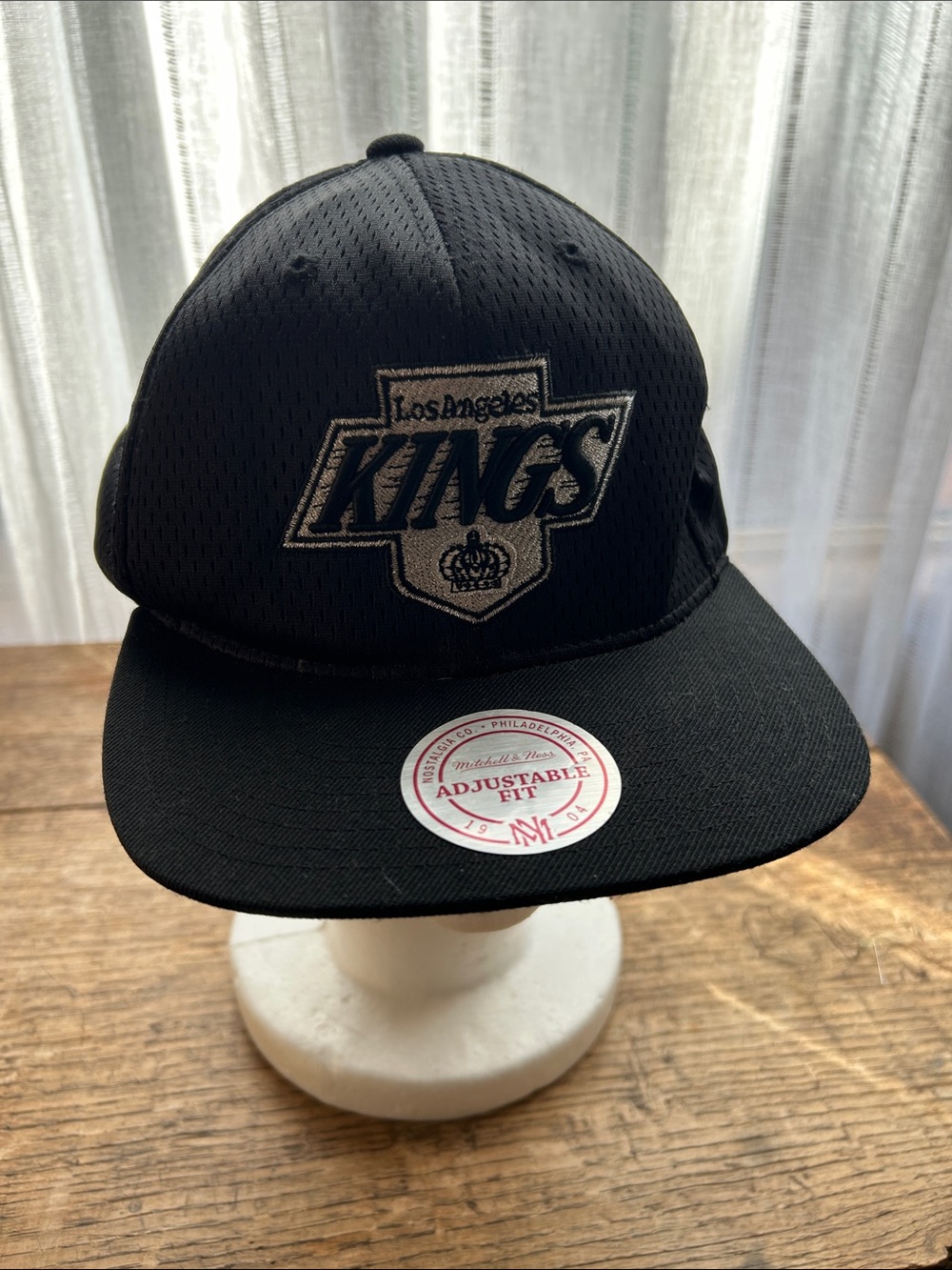 Los Angeles Kings Team Mitchell & Ness Black Adjustable Fit Snapback Hat.